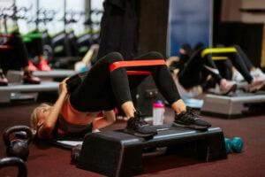 Woman with resistance band in HIIT class