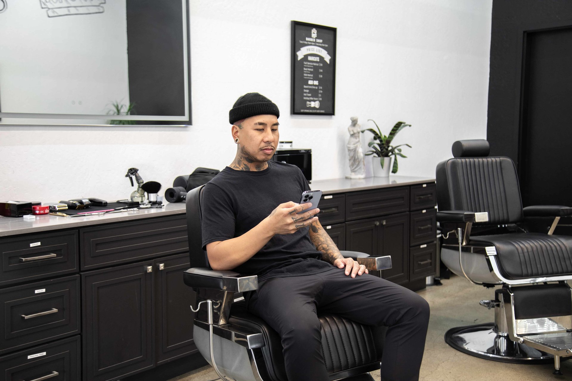 004-Barber-RichInFlesh-121823-min.jpg