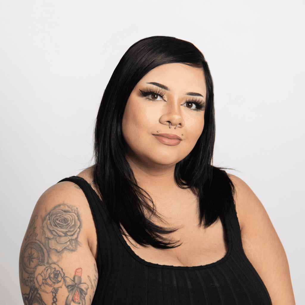 Neomi Headshot-min.png