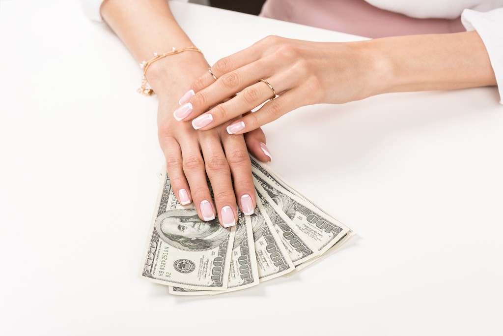 How Much Nail Salon Owners Make: A Guide to Monthly Earnings and Profit