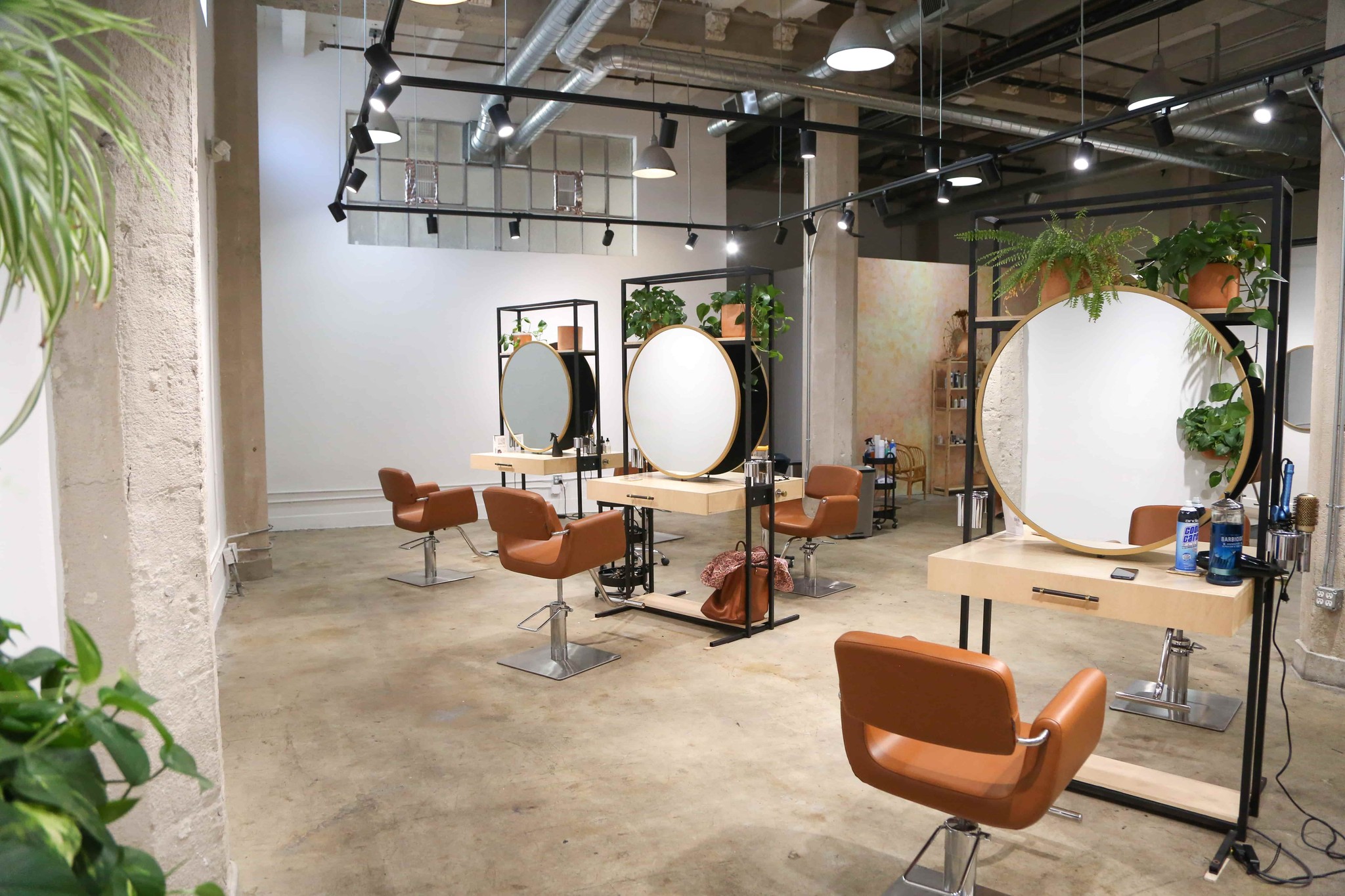 10+ Hair or Beauty Salon Decor Ideas and Pro Tips